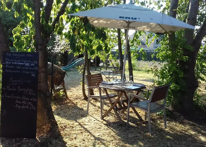 Nocleg ze śniadaniem Les De La Cour 4*